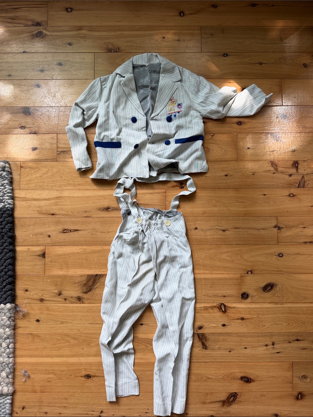 Vintage boys two-piece set formal 12 to 18 months
Preowned